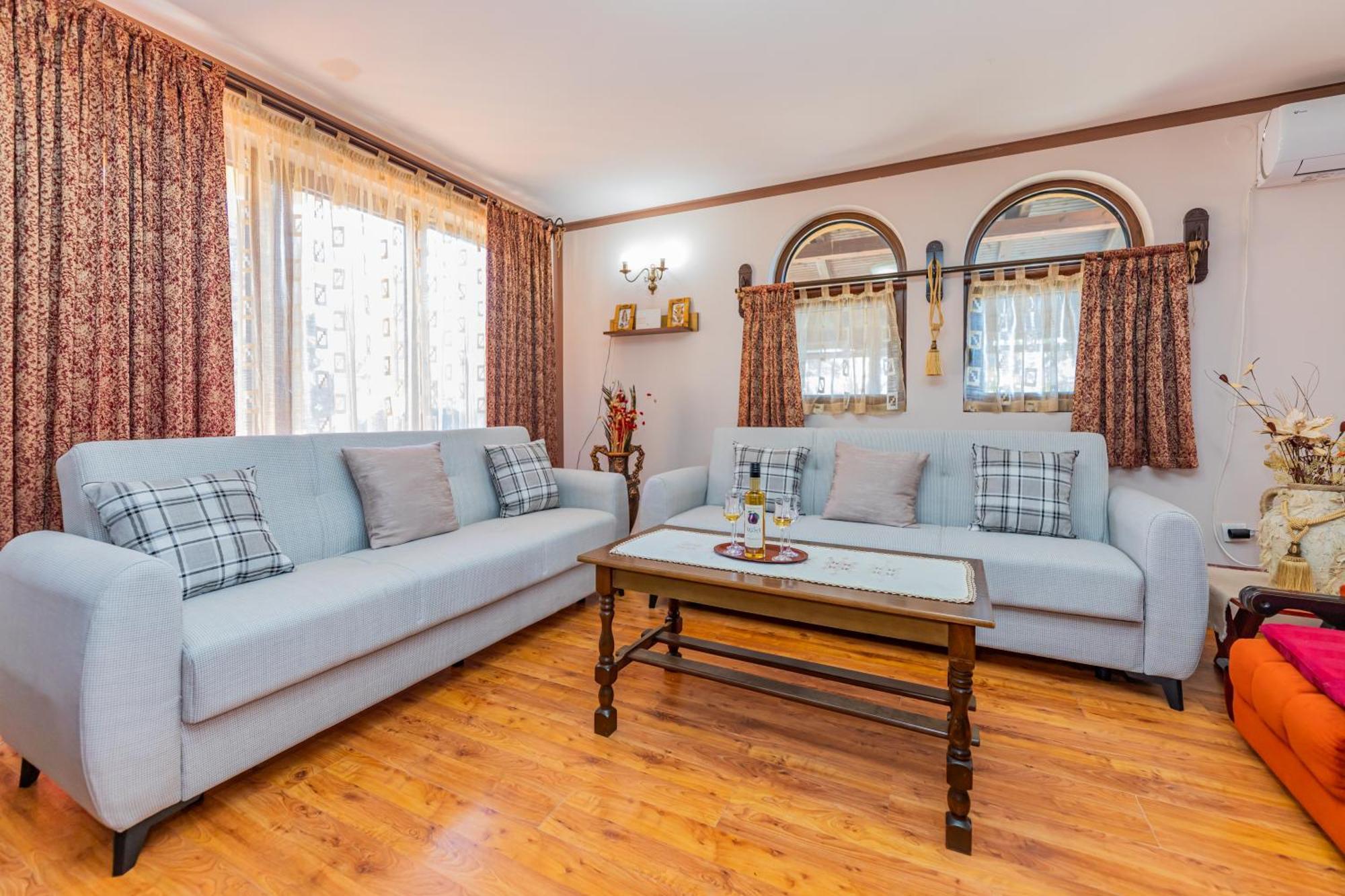 Vikendica Zivotic Holiday home *